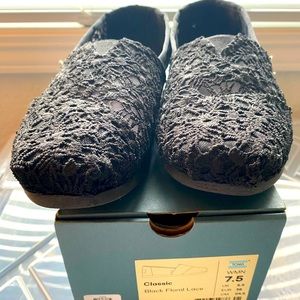 Tom’s women’s size 7.5